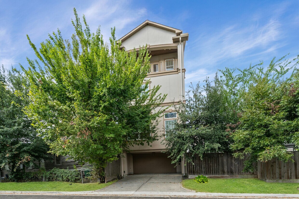 Photo - 1105 Fowler St