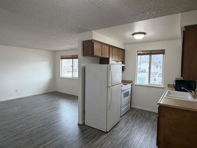 Building Photo - NE134-Robinson, Lorenz