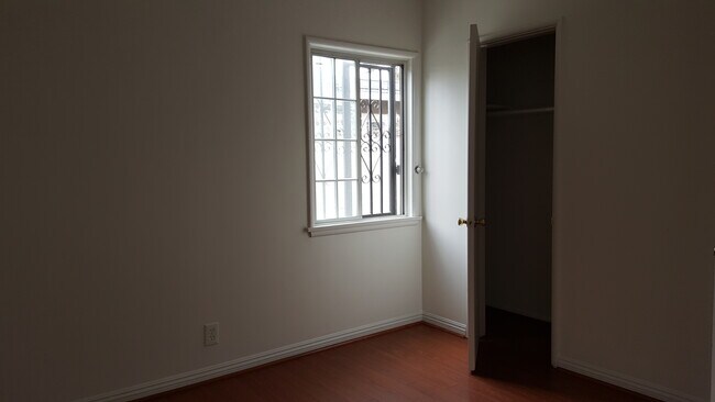 Bedroom - 916 N Normandie Ave