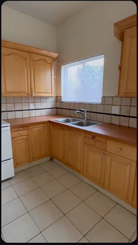 Foto del edificio - 10871 Kling St