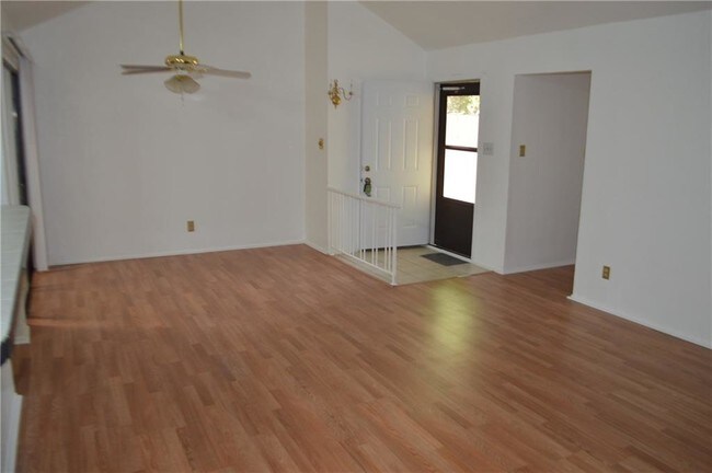 Building Photo - 6066 Dooley Dr