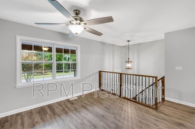 Building Photo - 2966 Fern Valley Dr SW