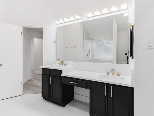 Building Photo - 2409 Brookside Dr