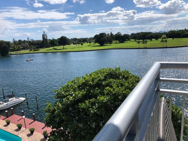 Foto del edificio - 9250 W Bay Harbor Dr