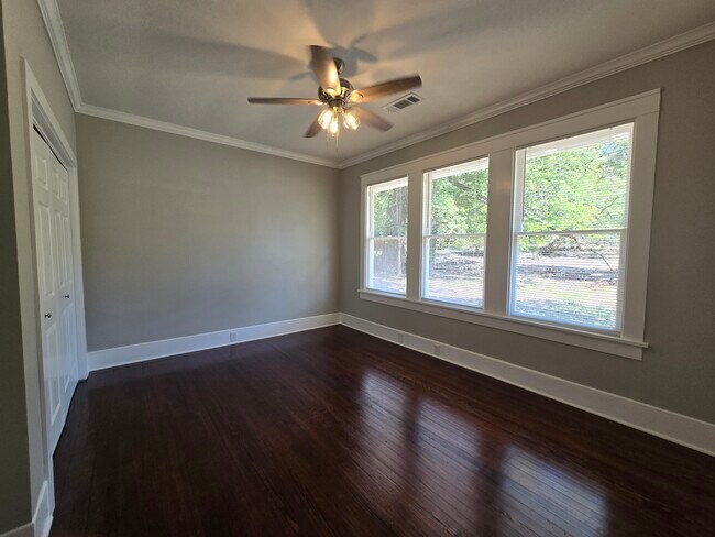 Foto del edificio - 328 Robinson Pl