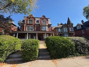 Building Photo - 729 S George St