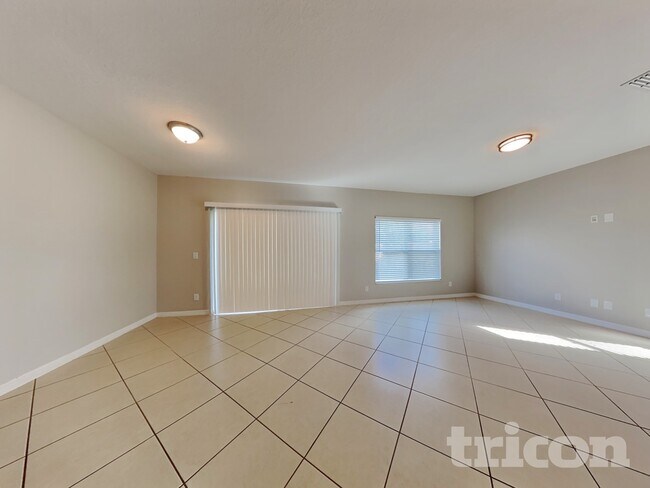 Foto del edificio - 4887 Rockvale Dr