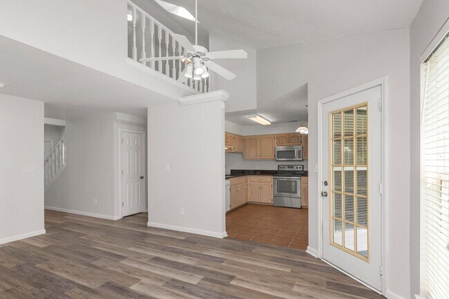 Building Photo - NO JUNE RENT!!!!!! 300 off July Rent...tou...
