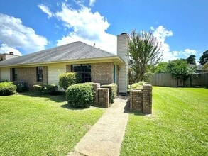 Building Photo - 315 Brookwood Dr
