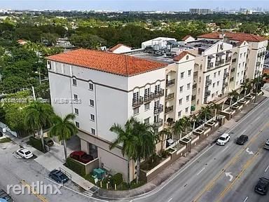 Building Photo - 3 br, 2 bath House - 5271 SW 8th St Apt 301