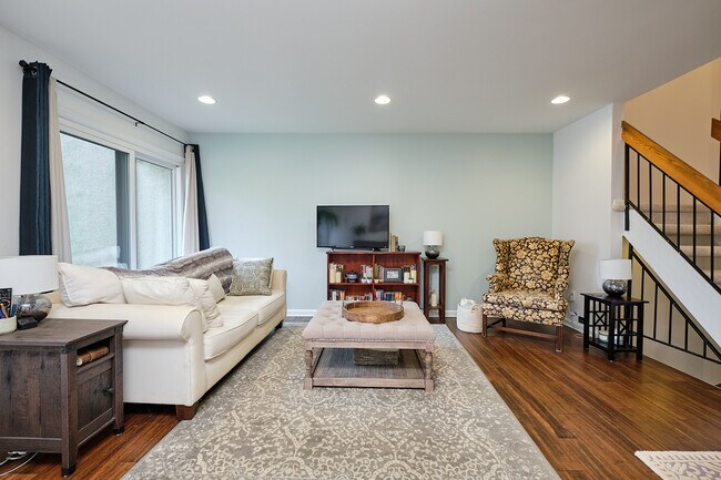 Building Photo - 2214 Cartwright Pl