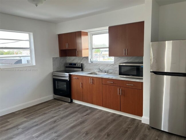 Foto del edificio - 633 NW 23rd Ct