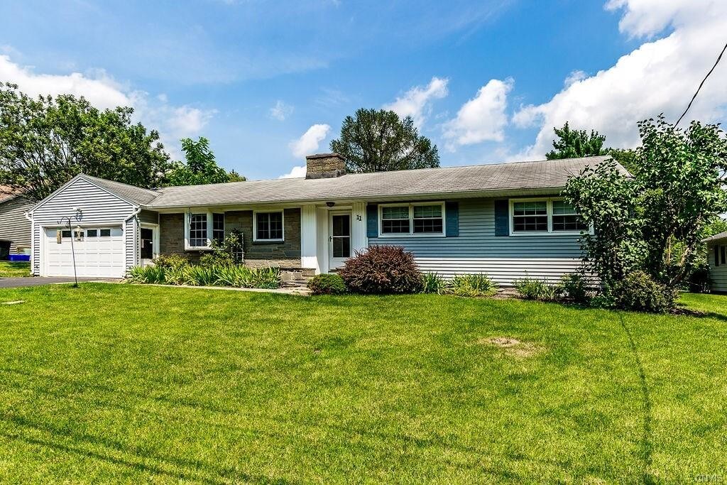 Primary Photo - 11 Pebble Hill Rd S