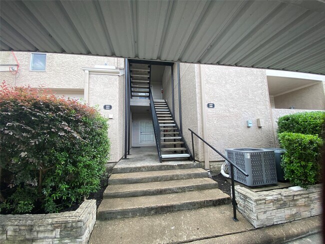 Foto del edificio - 10855 Meadowglen Ln