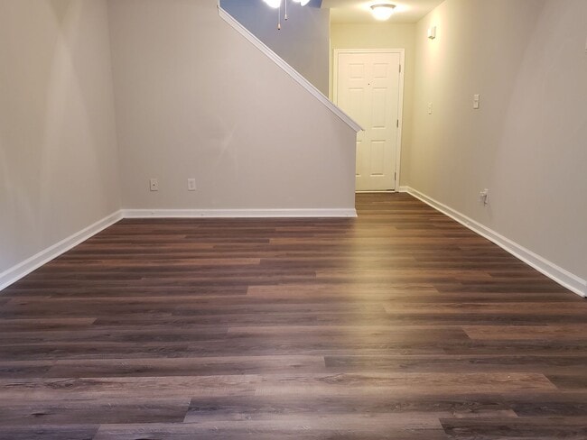 Building Photo - 2BR Townhouse in Canton