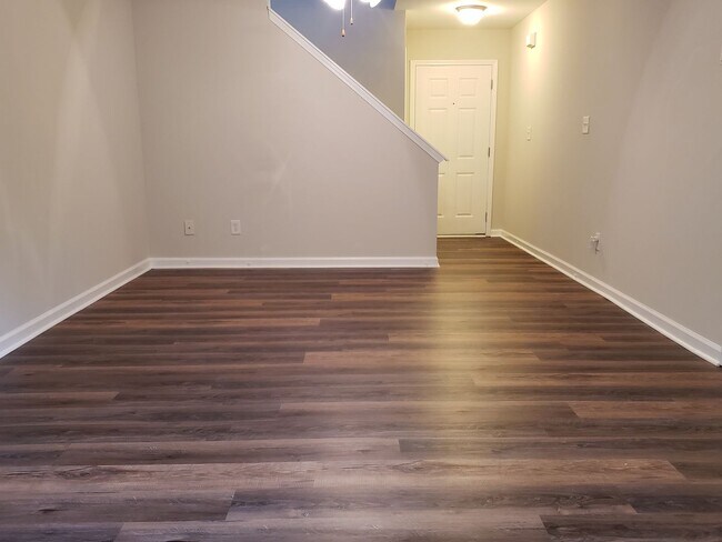 Foto del edificio - 2BR Townhouse in Canton