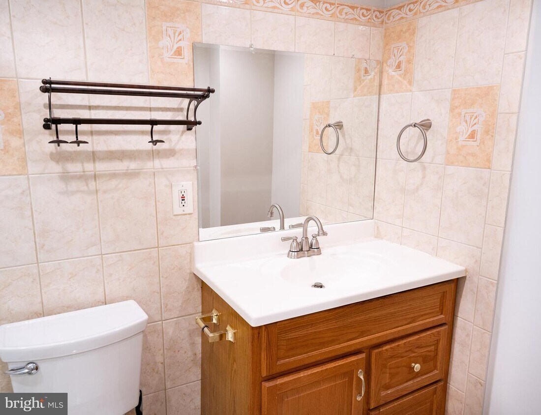 5340 Holmes Run Pkwy Unit 114, Alexandria, VA 22304 Condo for Rent in