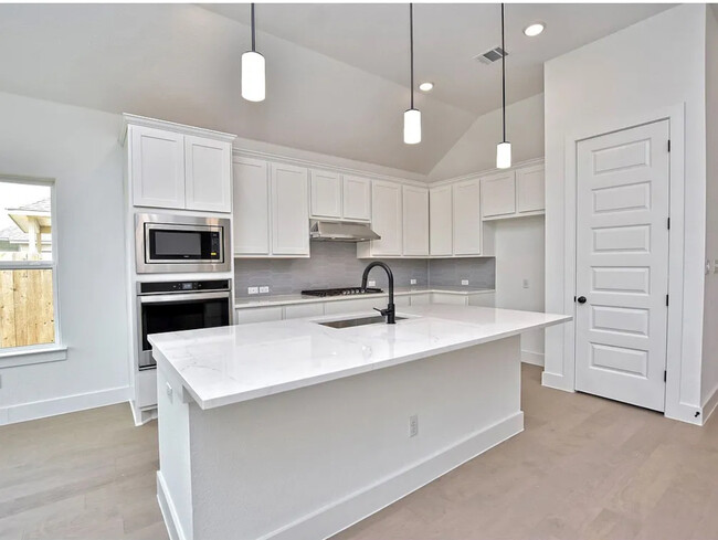 Building Photo - 2233 Nates Pl