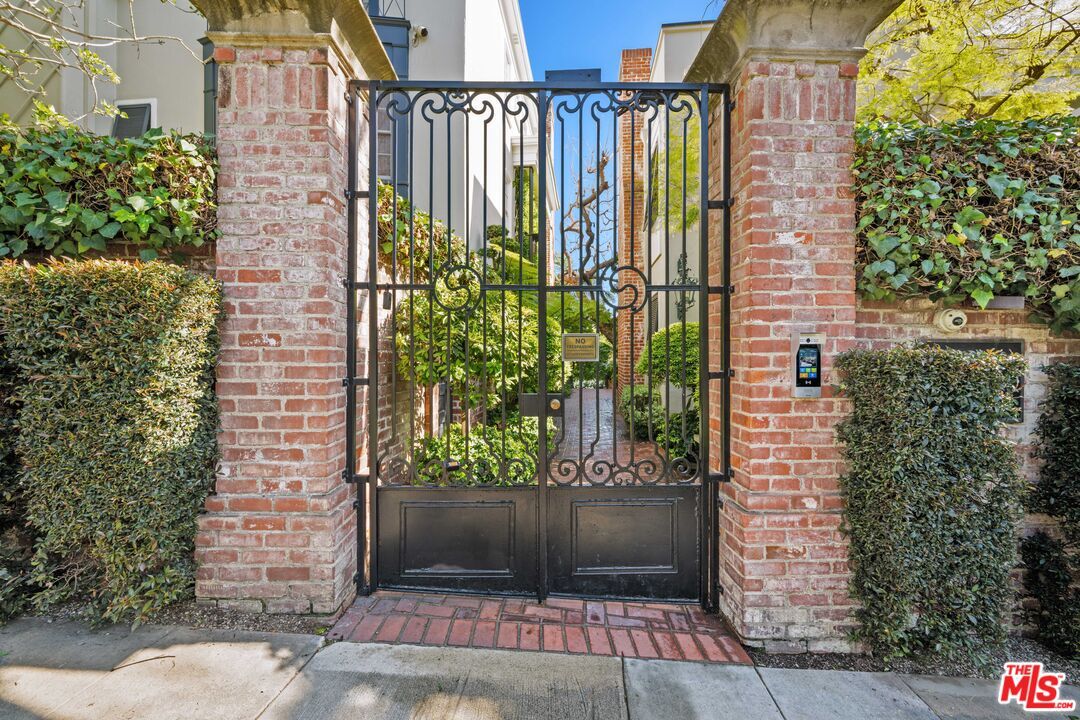 Foto principal - 8724 Shoreham Dr