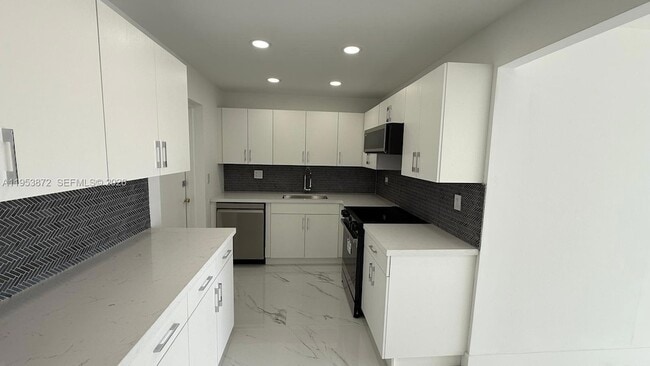 Photo - 16850 S Glades Dr Apartment