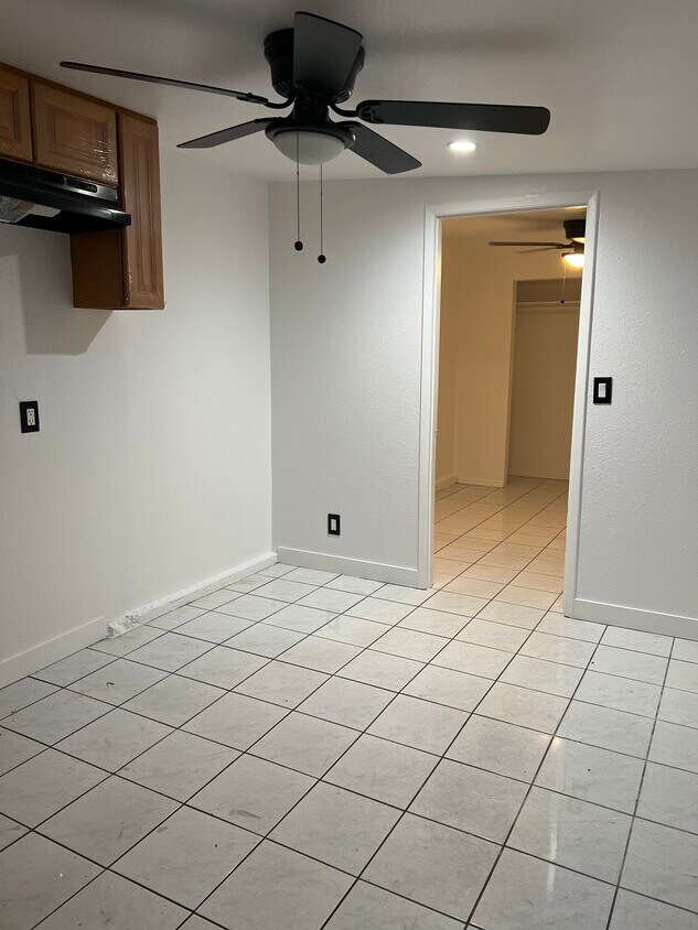 Building Photo - 409 Balham Ave