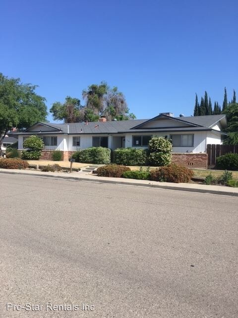 Foto principal - 4 br, 2.5 bath House - 736 Oakdale
