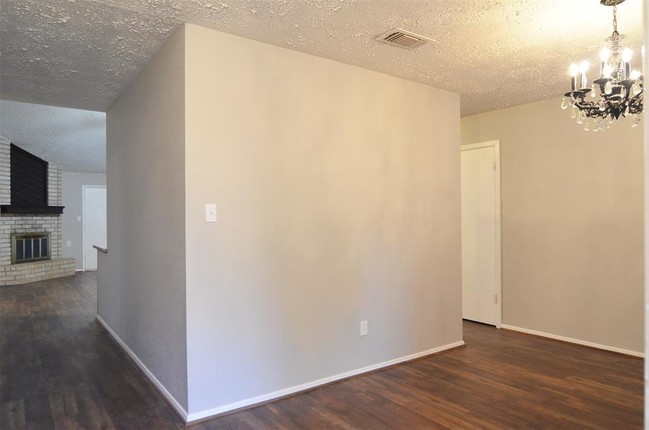 Building Photo - 13418 Wimbledon Oaks Dr