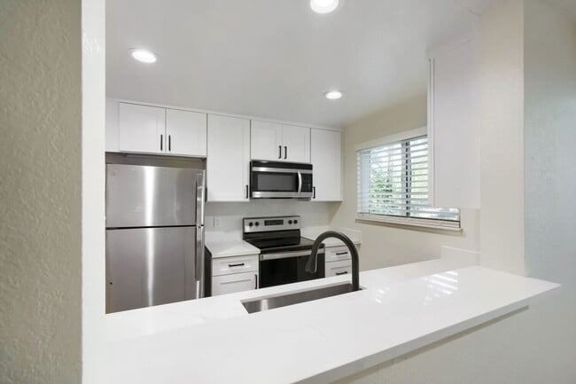 Building Photo - 14502 NE 30th Pl