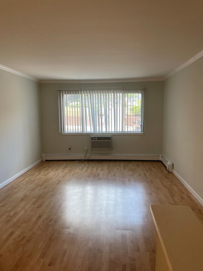 Foto del edificio - 255 Elmwood Ave