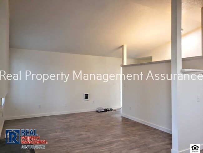 Building Photo - 2BD/1BA Condo Unit in Lake Oswego/Tualatin...