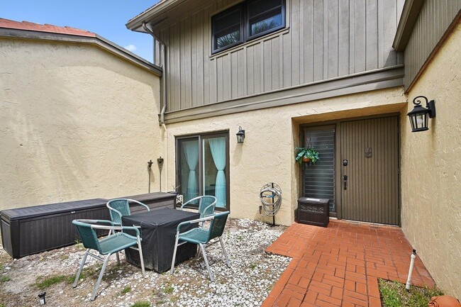 Photo - 11063 Oakdale Rd Townhome