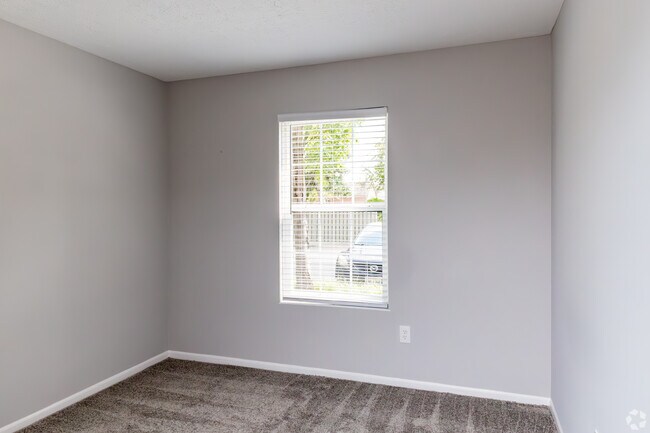 Building Photo - Emerald Lakes