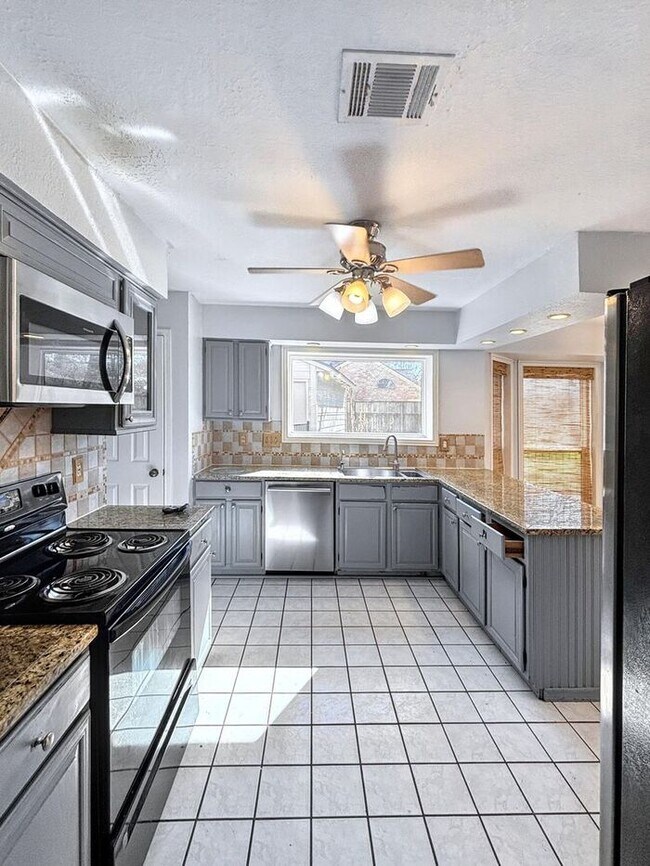 Foto del edificio - 4330 Meadow Springs Dr