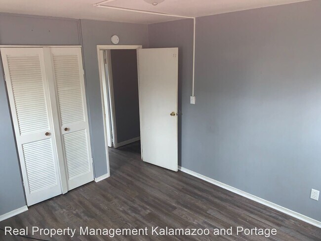 Foto del edificio - 2420 Upper Riverview Dr