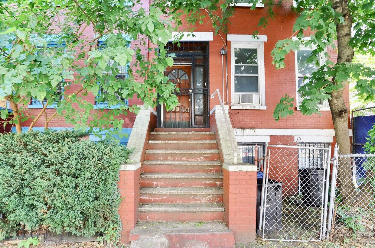Foto principal - 330 Halladay St