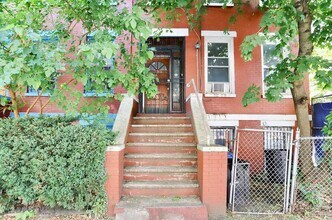 Building Photo - 330 Halladay St