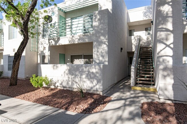 Foto del edificio - 7100 W Pirates Cove Rd