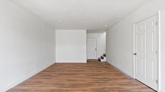 Building Photo - 2625 W Marina Dr