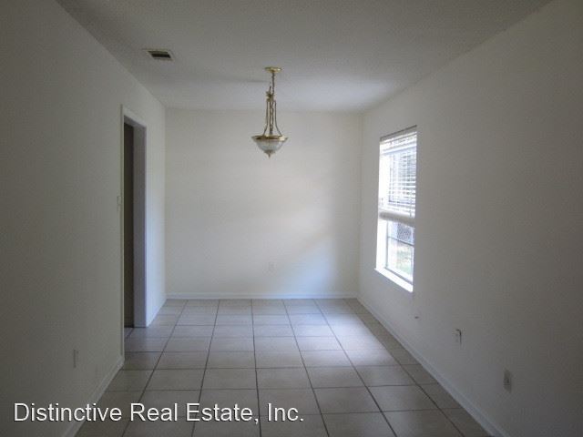 Building Photo - 3 br, 1 bath House - 2922 Camellia Dr
