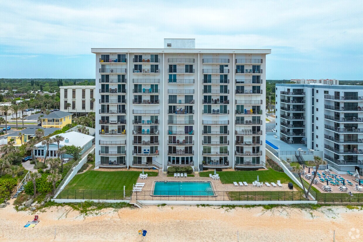 Alternate - The Atlantis Condominium