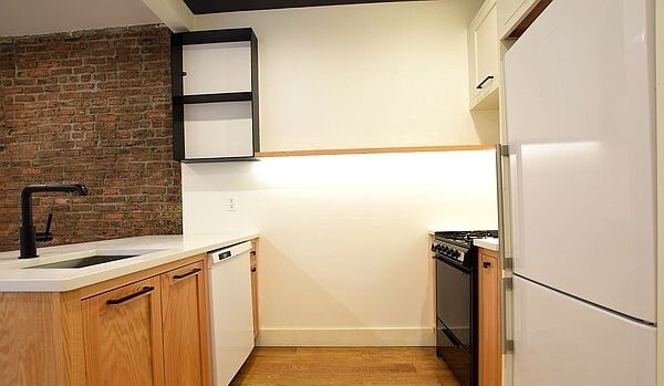 Foto del edificio - 435 Throop Ave