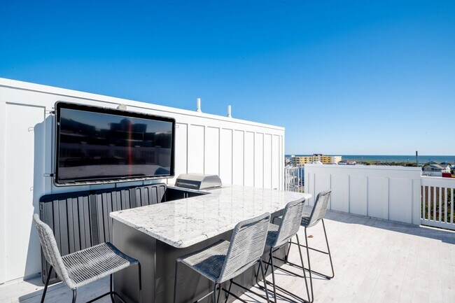 Foto del edificio - WALK TO THE BEACH OFF-SEASON RENTAL