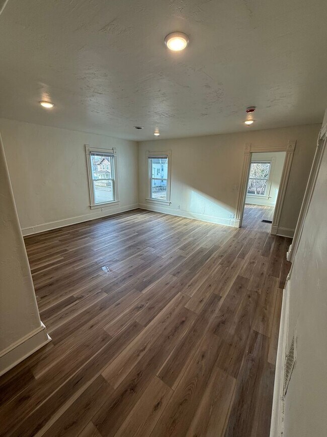 Foto del edificio - 654 Central St