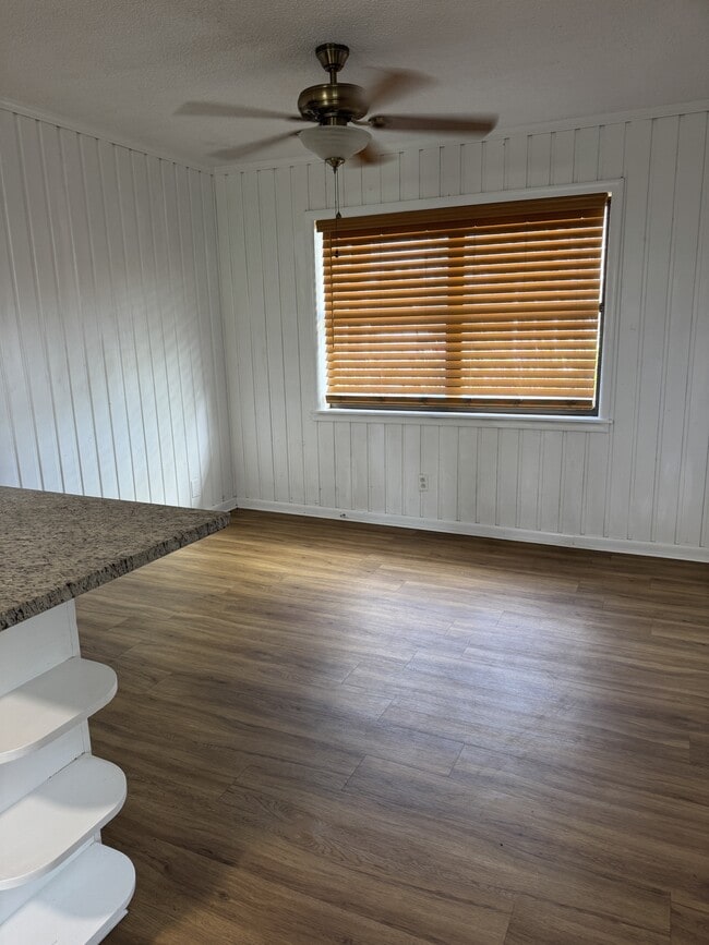 Foto del edificio - 1000 Fairlane Dr