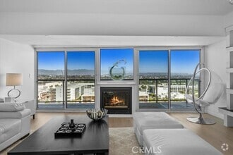 Building Photo - 13600 Marina Pointe Dr