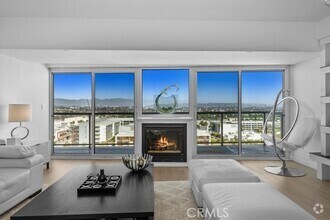 Building Photo - 13600 Marina Pointe Dr