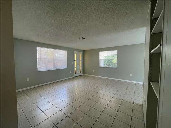 Building Photo - 5521 Queens Ln