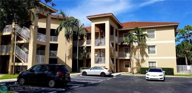 Building Photo - 2941 Riverside Dr