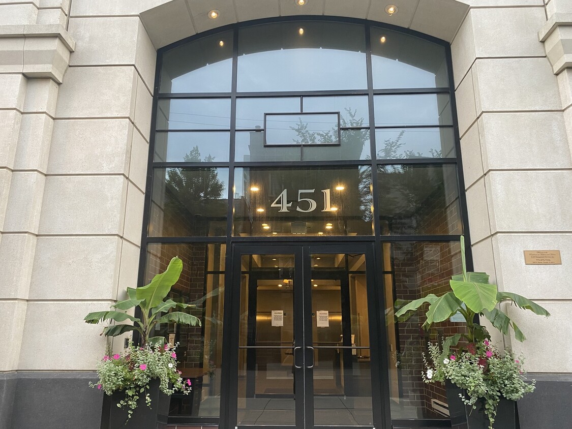 Primary Photo - 451 W Huron St