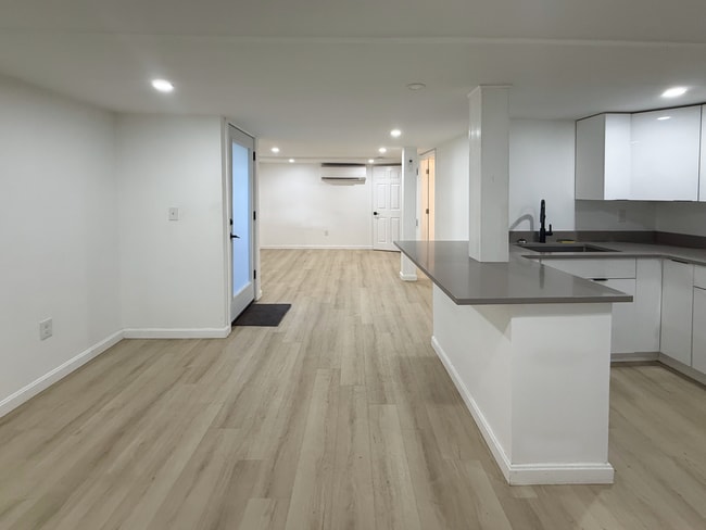 Building Photo - 39 Schofield St